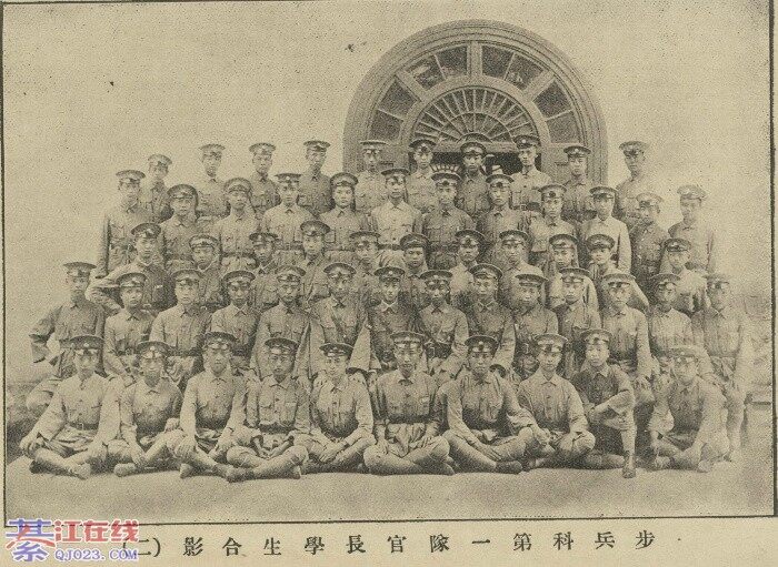 1925年 月黄埔军校二期步兵科一队学员毕业照,本照片中有罗振声