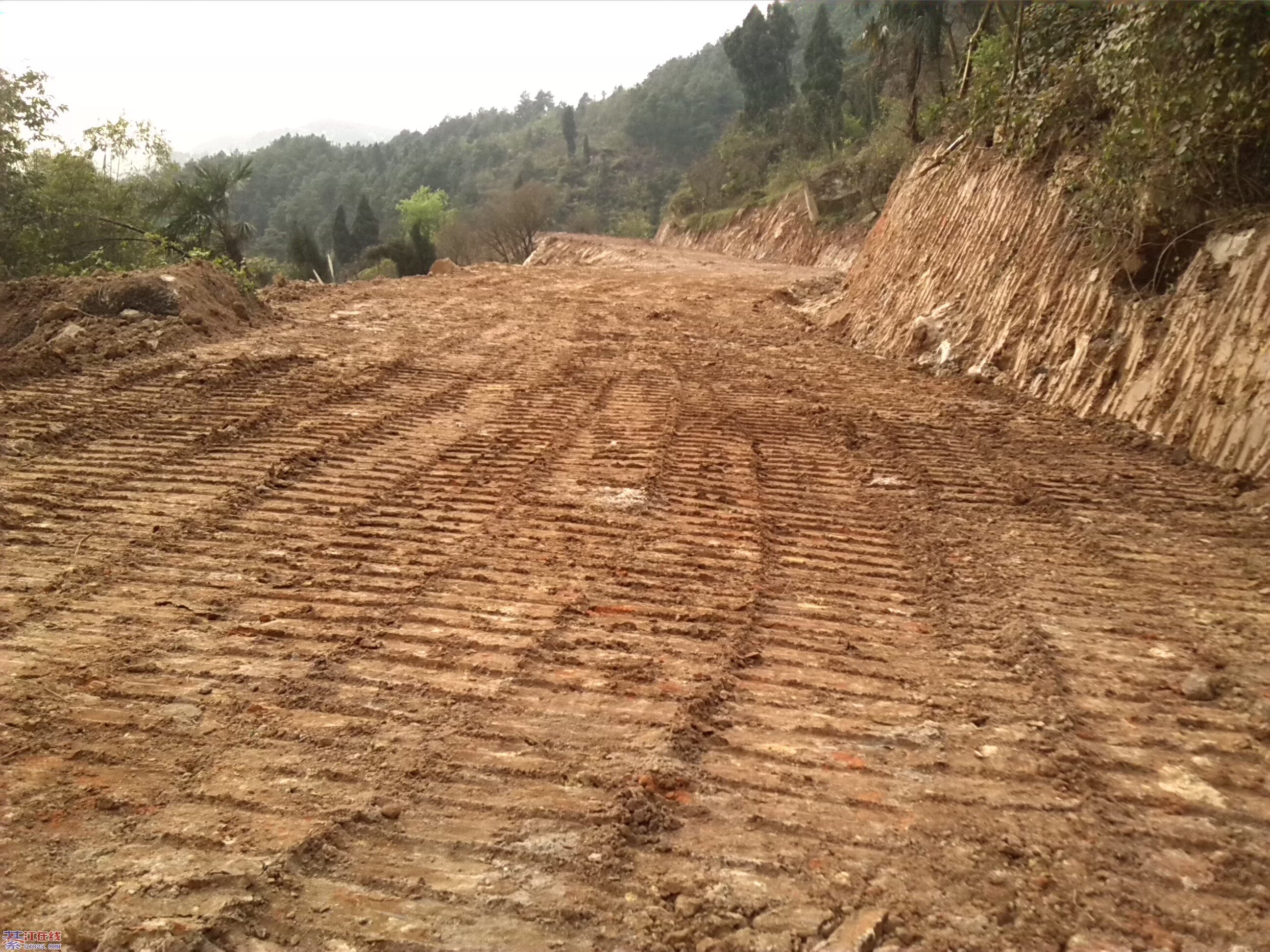 白云观至红岩坪段的老瀛山环山毛公路今年有望全线贯通