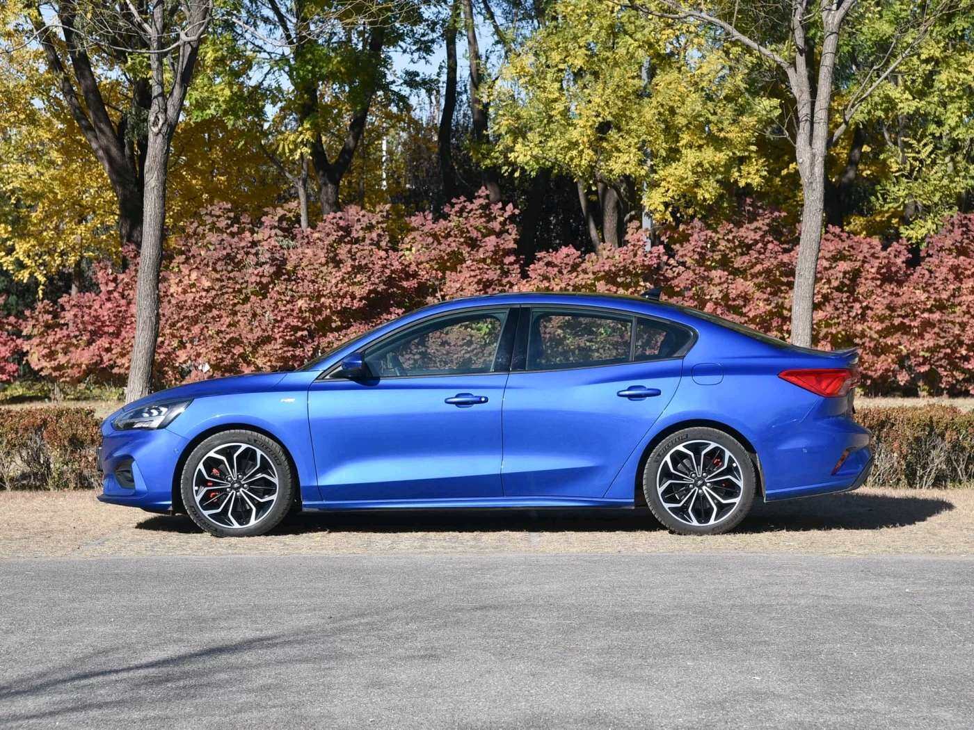 新款福克斯三厢ecoboost 180自动st line