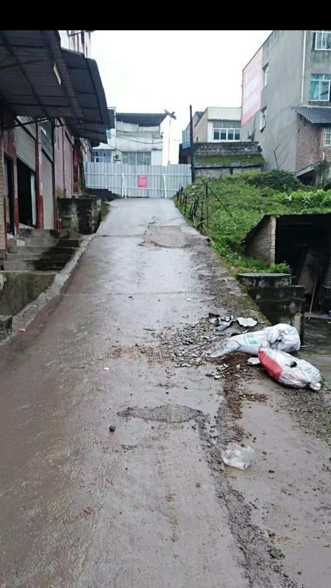 江津大垭村场各路口到处都封了
