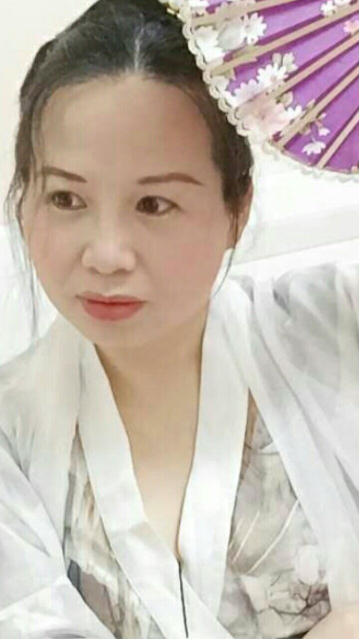 大妈也来体验一下年轻人的生活,穿穿汉服,但愿不要吓着线上友友些