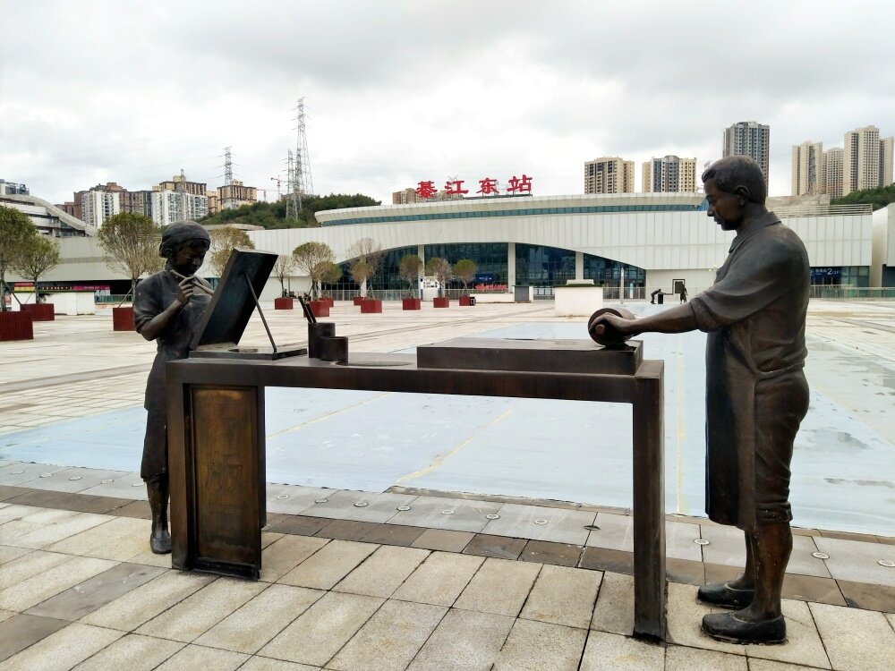 冷清的高铁綦江东站.