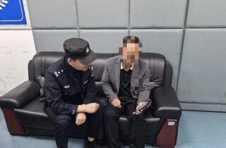 �����Ժͣ��뽭�ⳡִ���е�ů��