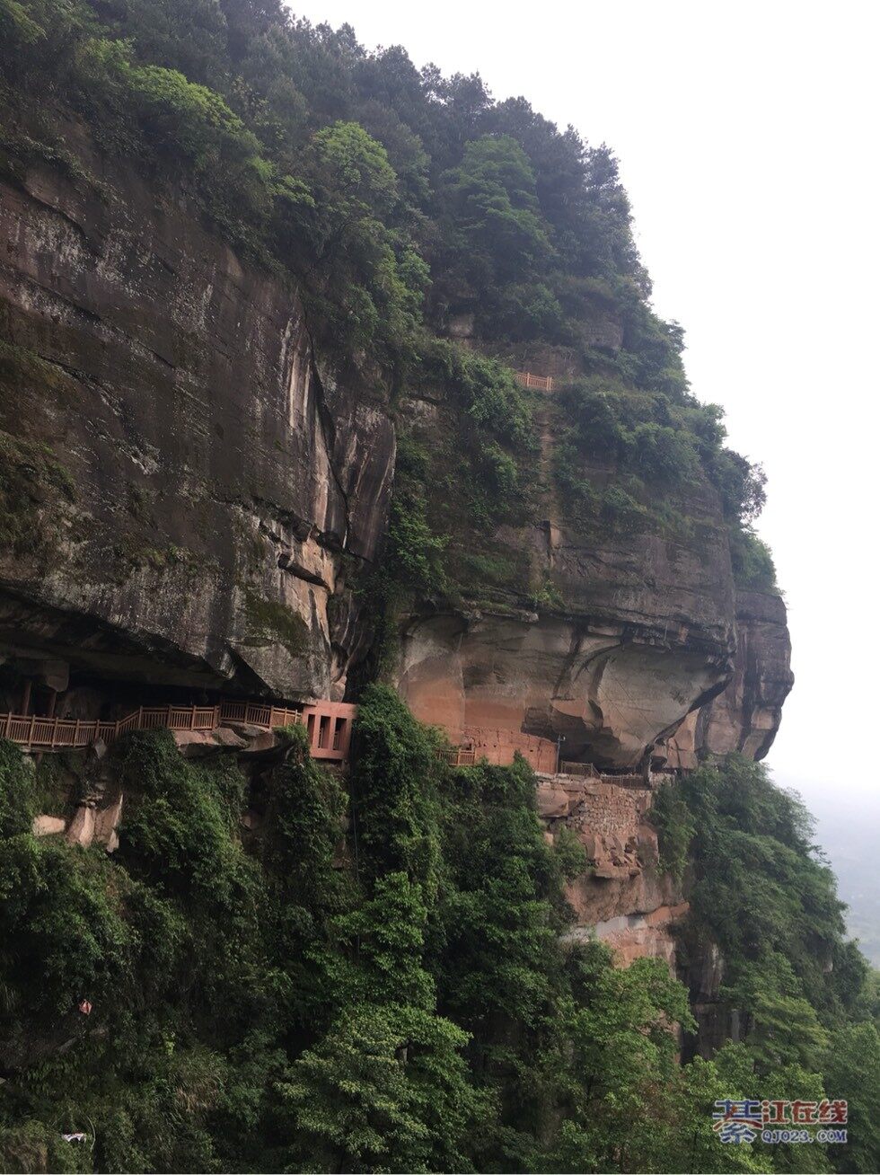 雨中老赢山