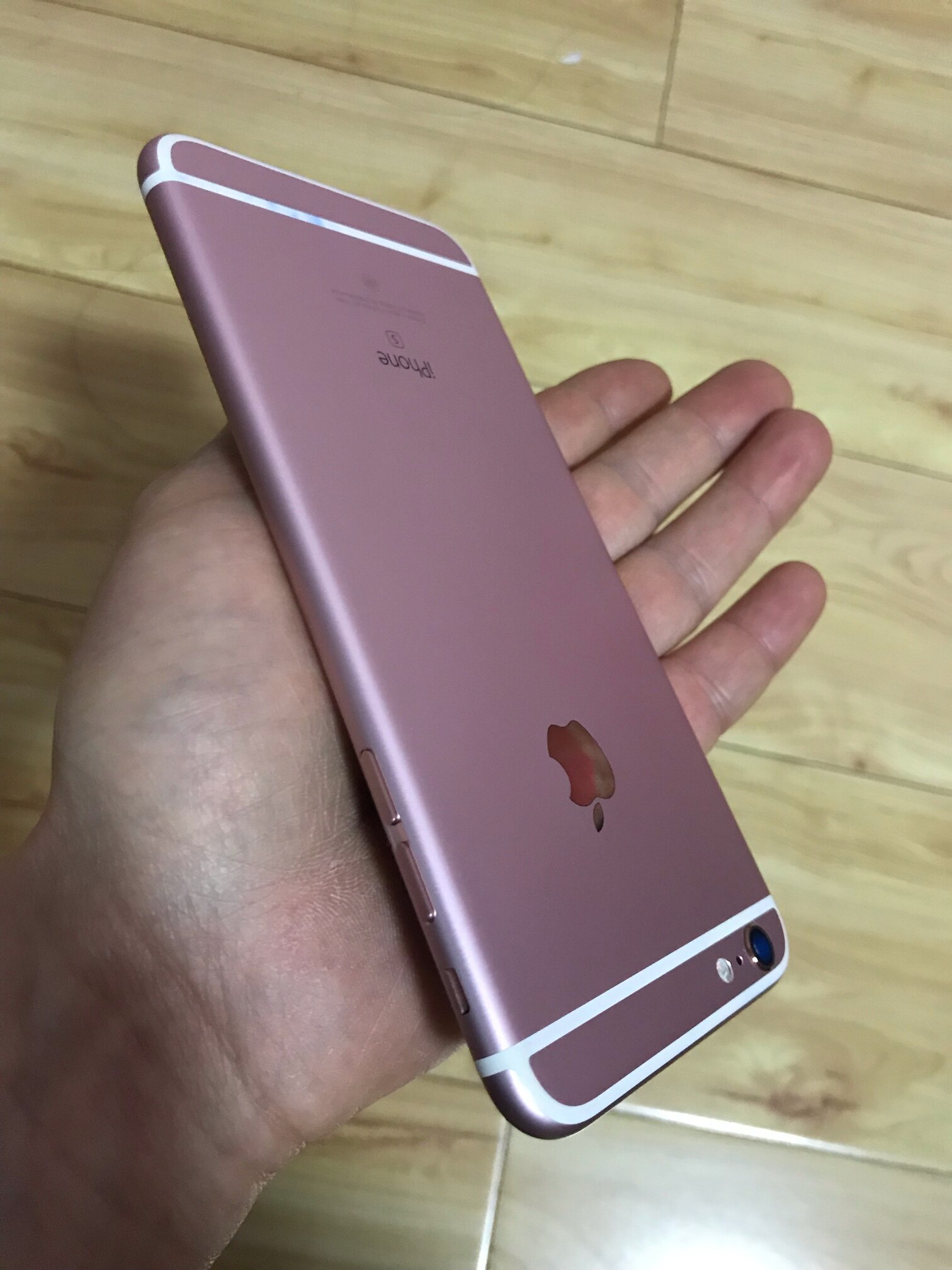 转让苹果6splus,玫瑰金,98新,国行,全网通4g,64g大内存