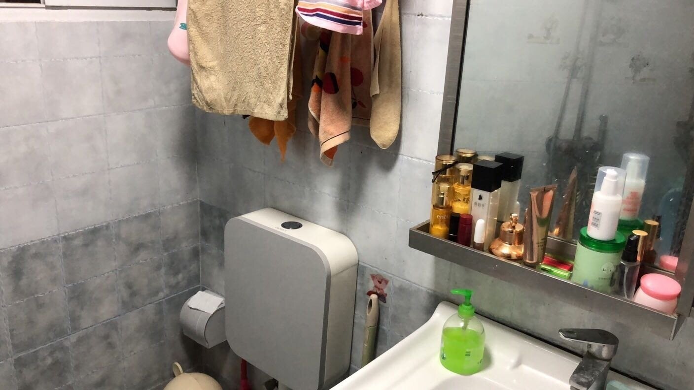 千山美岸正三室九成新住家精装房急卖一口价40.8万